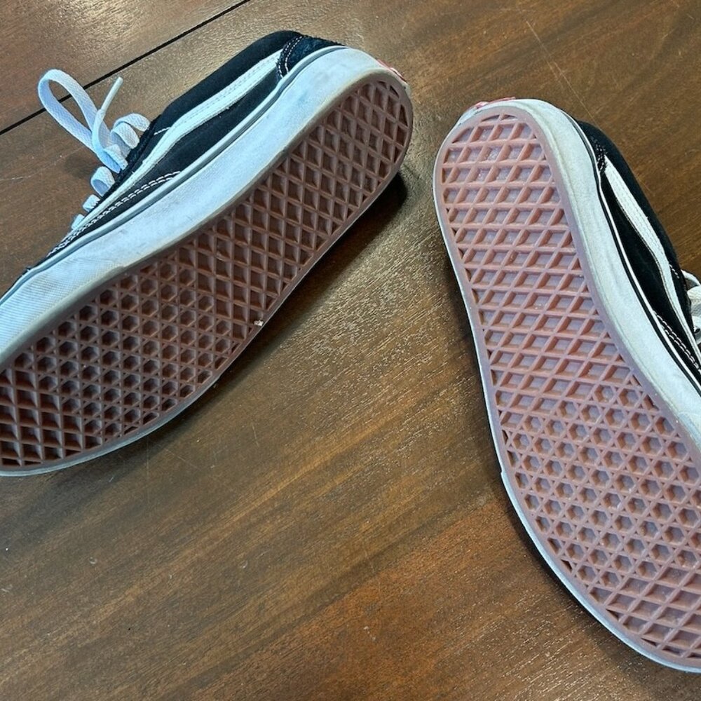 Vans Old Skool: Size 39, black, suede -- NYE sale! - Picture 2 of 5